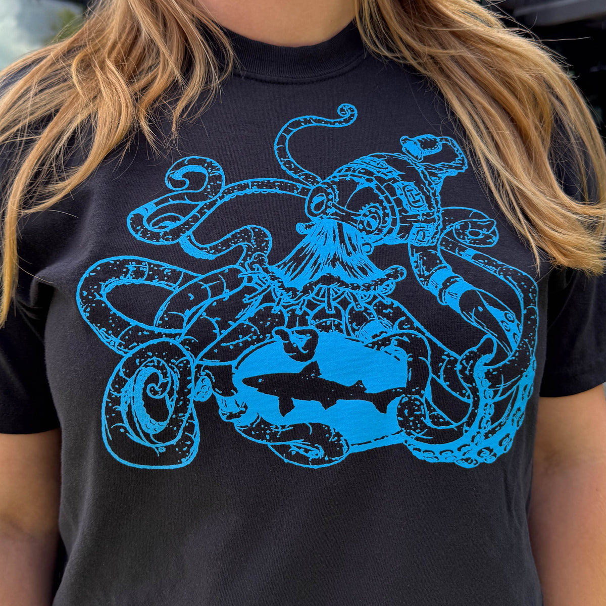 Black tee shirt with blue artwork of an octopus holding the dogfish head logo.