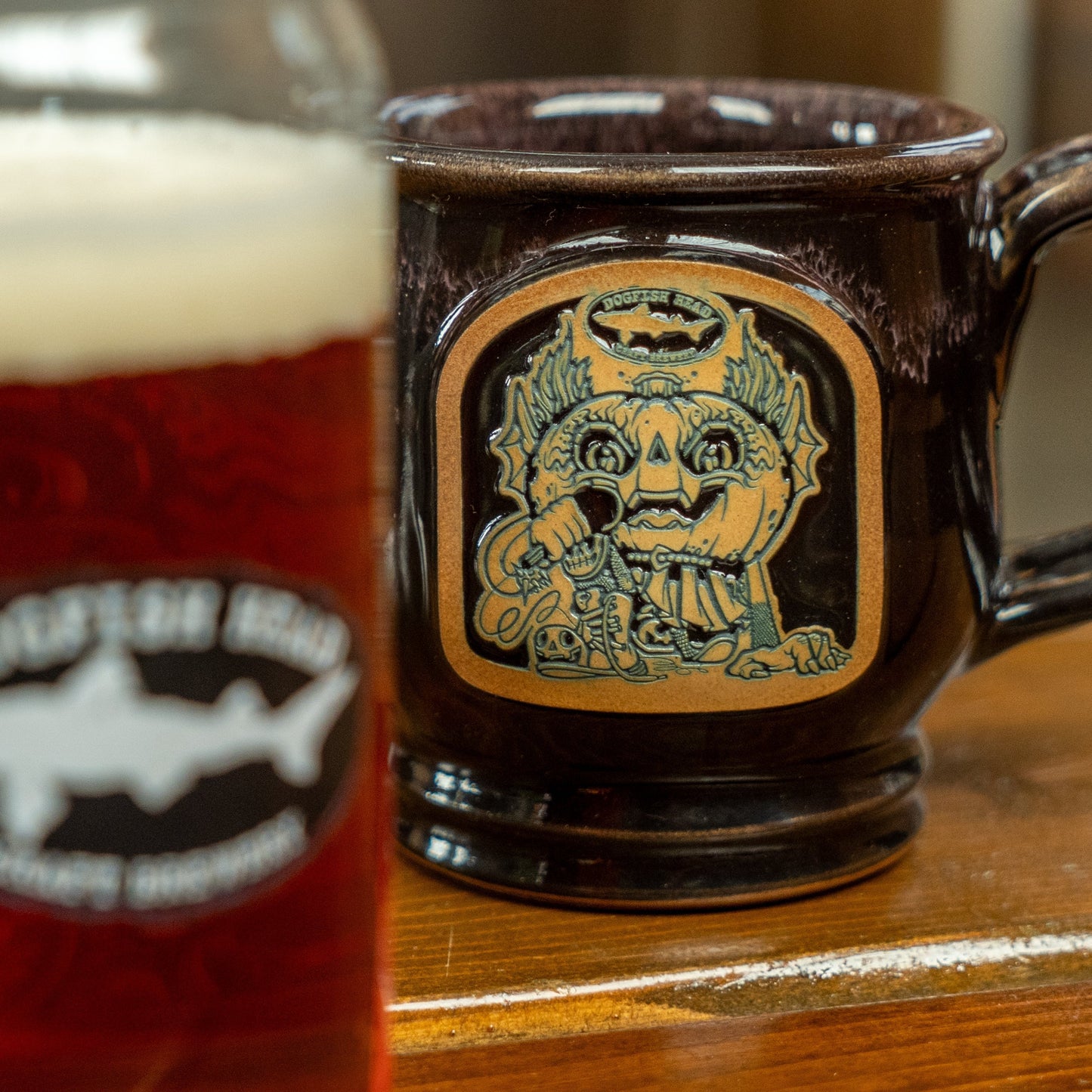 Close-up of the mug with the can glass in the background.